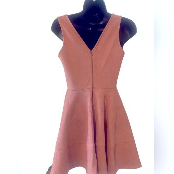 H&M New juniors suede sleeveless mini dress fitted with flared shirt in blush S - Picture 9 of 11